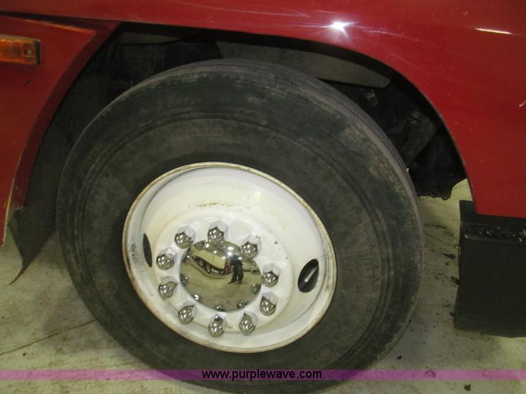 image for item B5404 1993 Freightliner FLD120 silage truck