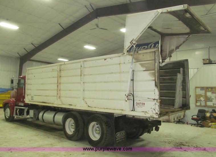 image for item B5405 1993 Freightliner FLD120 silage truck