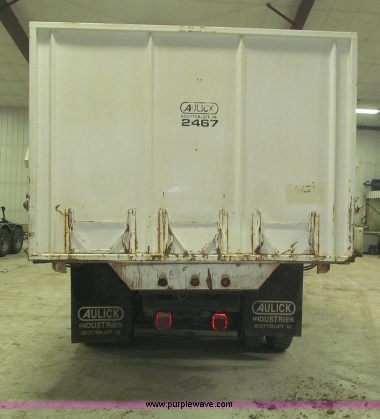 image for item B5405 1993 Freightliner FLD120 silage truck