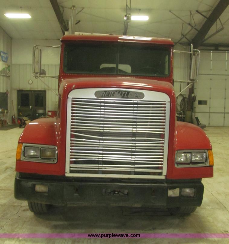 image for item B5405 1993 Freightliner FLD120 silage truck