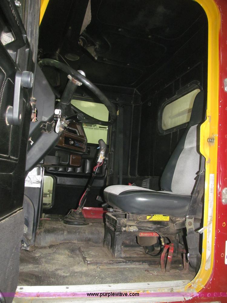 image for item B5405 1993 Freightliner FLD120 silage truck