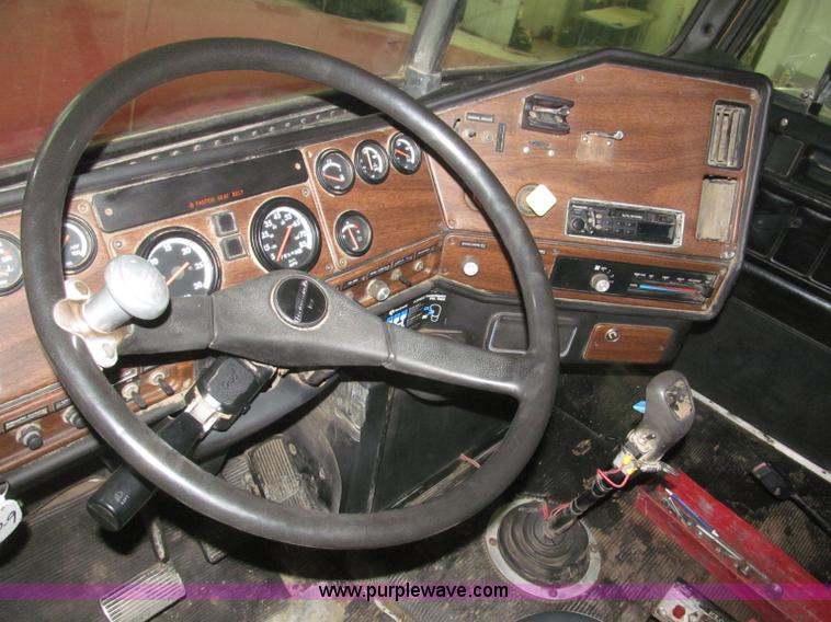 image for item B5405 1993 Freightliner FLD120 silage truck