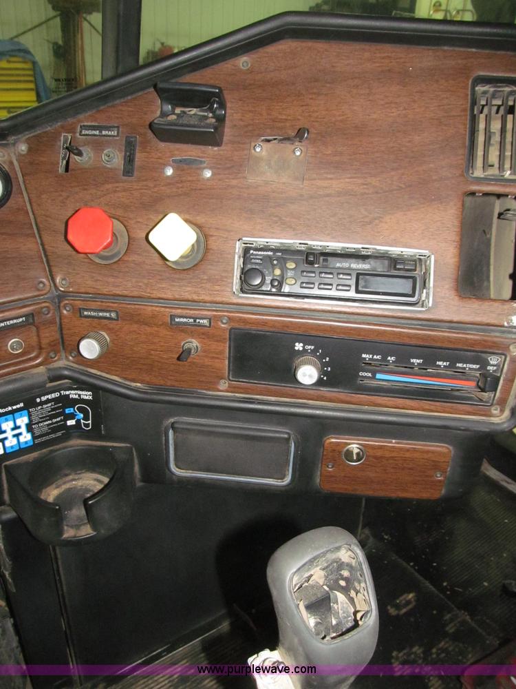 image for item B5405 1993 Freightliner FLD120 silage truck