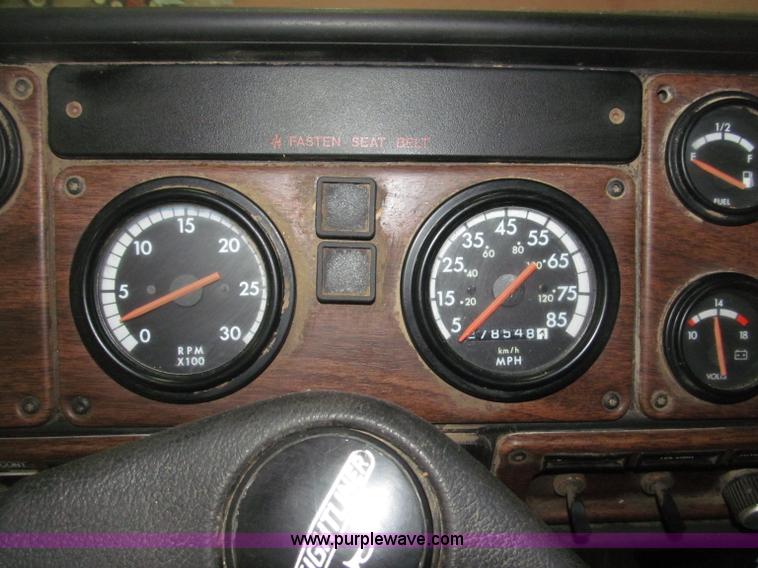 image for item B5405 1993 Freightliner FLD120 silage truck