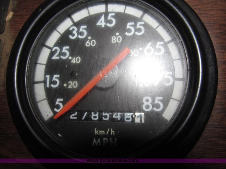 image for item B5405 1993 Freightliner FLD120 silage truck