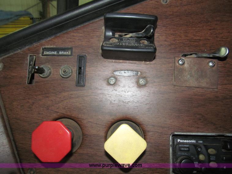 image for item B5405 1993 Freightliner FLD120 silage truck