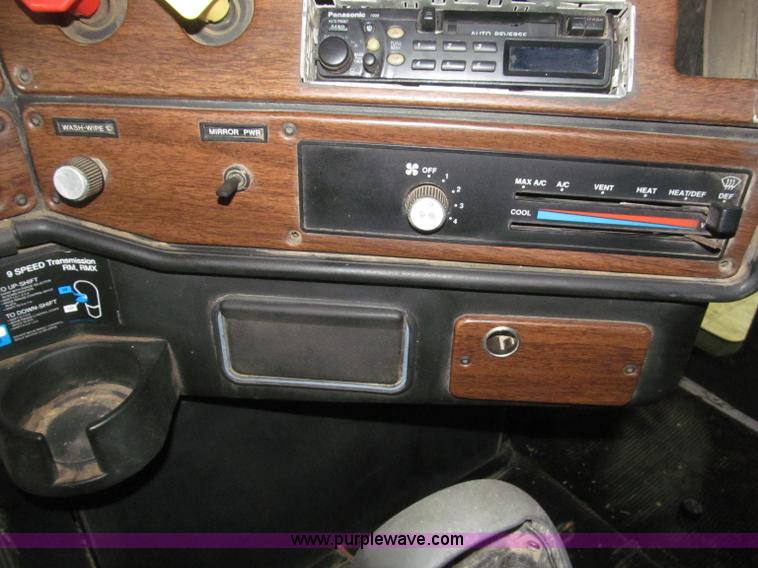 image for item B5405 1993 Freightliner FLD120 silage truck