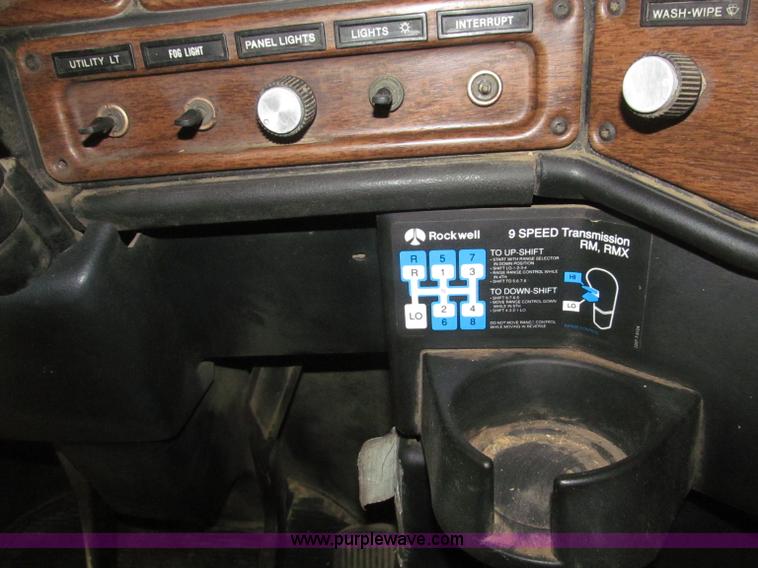 image for item B5405 1993 Freightliner FLD120 silage truck