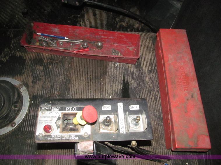 image for item B5405 1993 Freightliner FLD120 silage truck