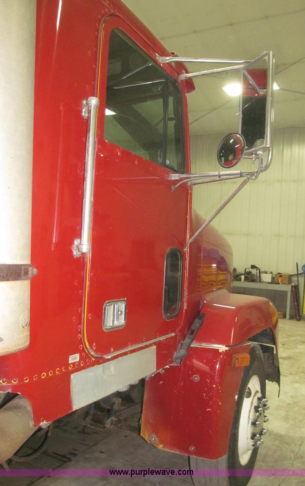 image for item B5405 1993 Freightliner FLD120 silage truck