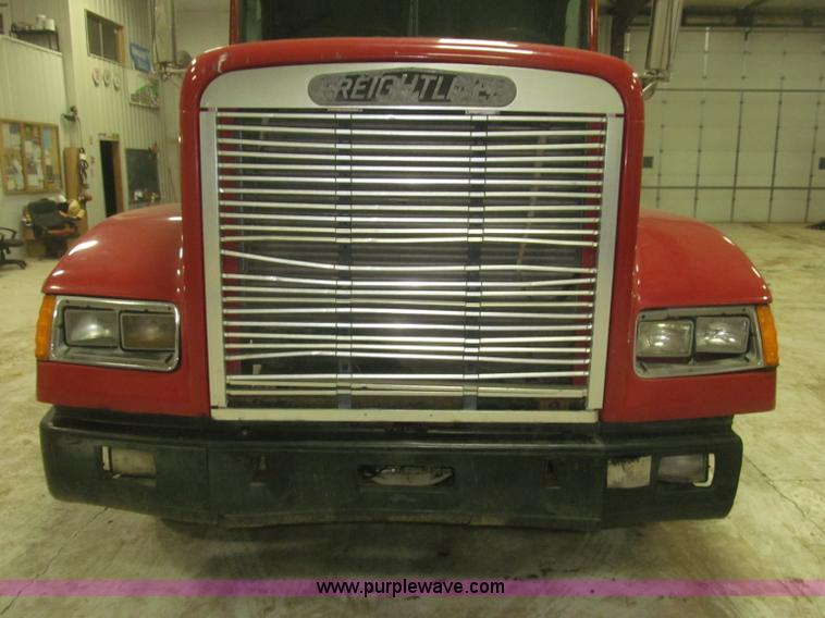image for item B5405 1993 Freightliner FLD120 silage truck