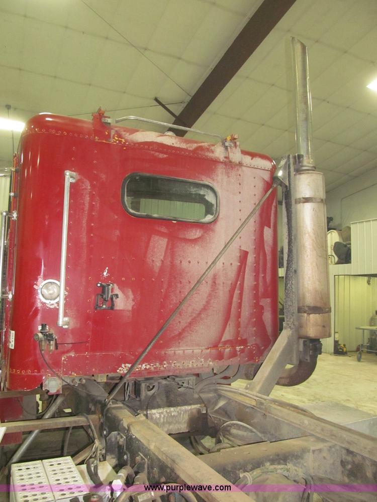 image for item B5405 1993 Freightliner FLD120 silage truck