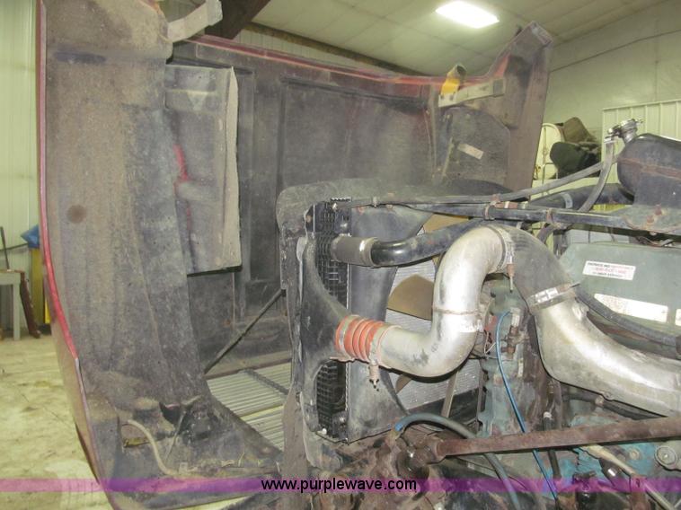 image for item B5405 1993 Freightliner FLD120 silage truck