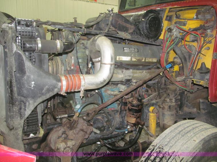 image for item B5405 1993 Freightliner FLD120 silage truck