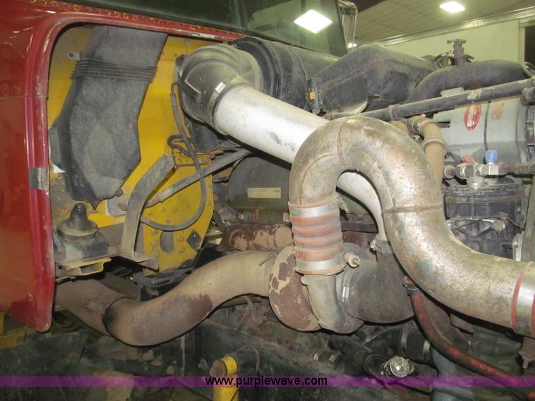 image for item B5405 1993 Freightliner FLD120 silage truck