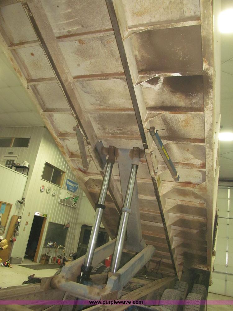 image for item B5405 1993 Freightliner FLD120 silage truck