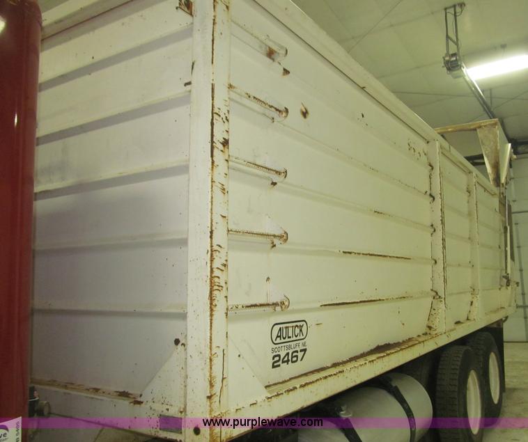 image for item B5405 1993 Freightliner FLD120 silage truck