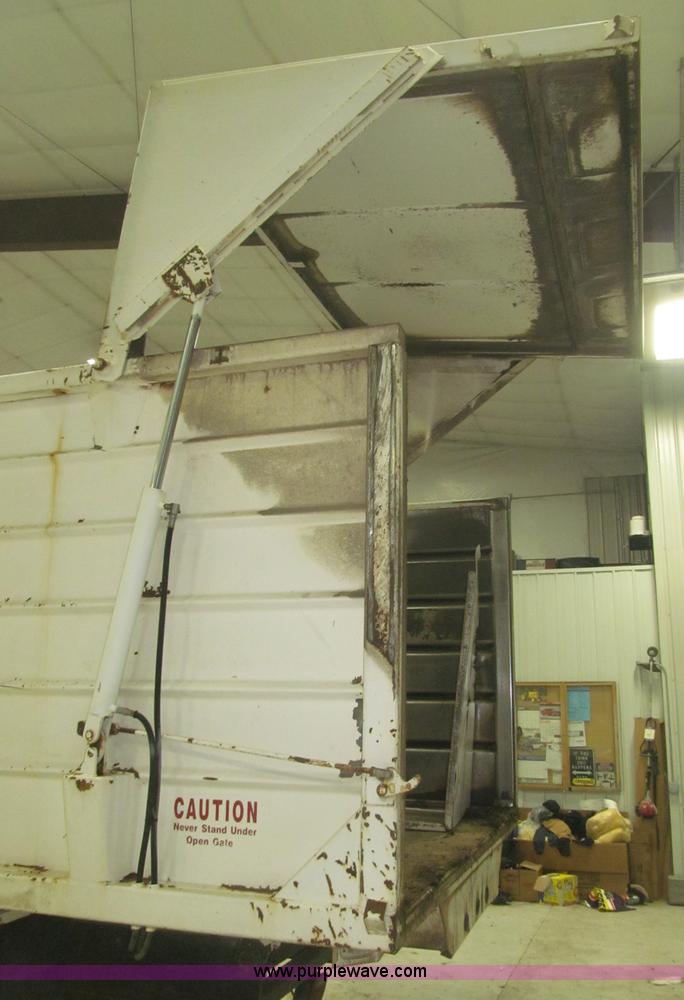 image for item B5405 1993 Freightliner FLD120 silage truck