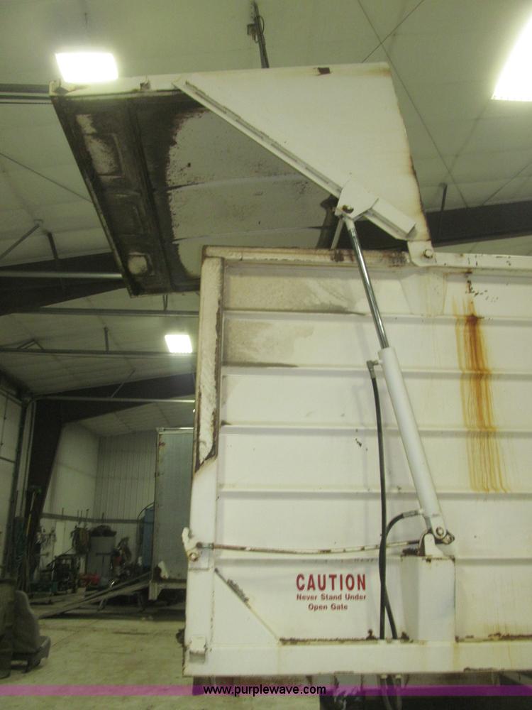 image for item B5405 1993 Freightliner FLD120 silage truck