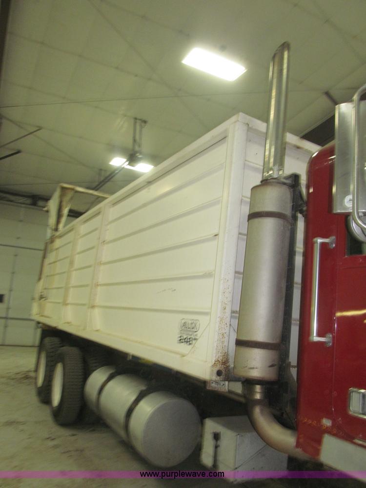 image for item B5405 1993 Freightliner FLD120 silage truck