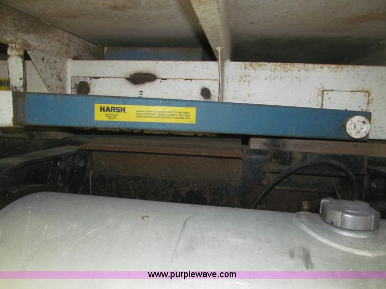 image for item B5405 1993 Freightliner FLD120 silage truck