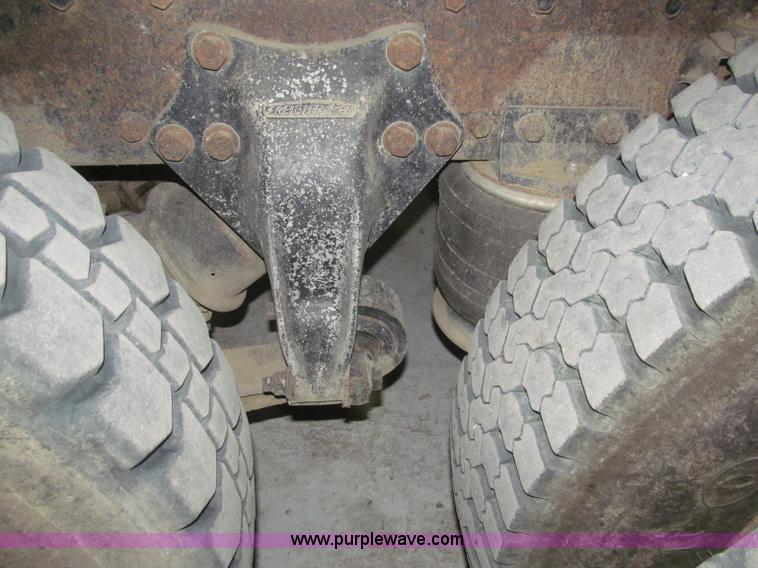 image for item B5405 1993 Freightliner FLD120 silage truck