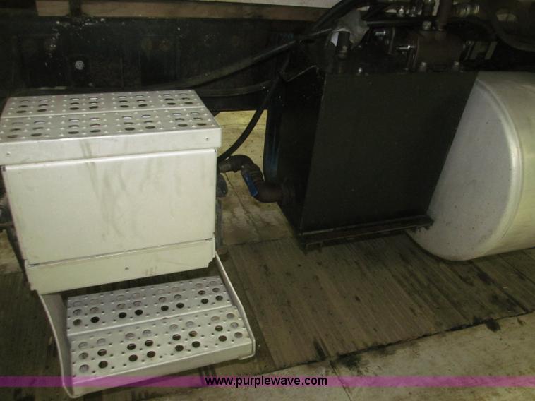 image for item B5405 1993 Freightliner FLD120 silage truck