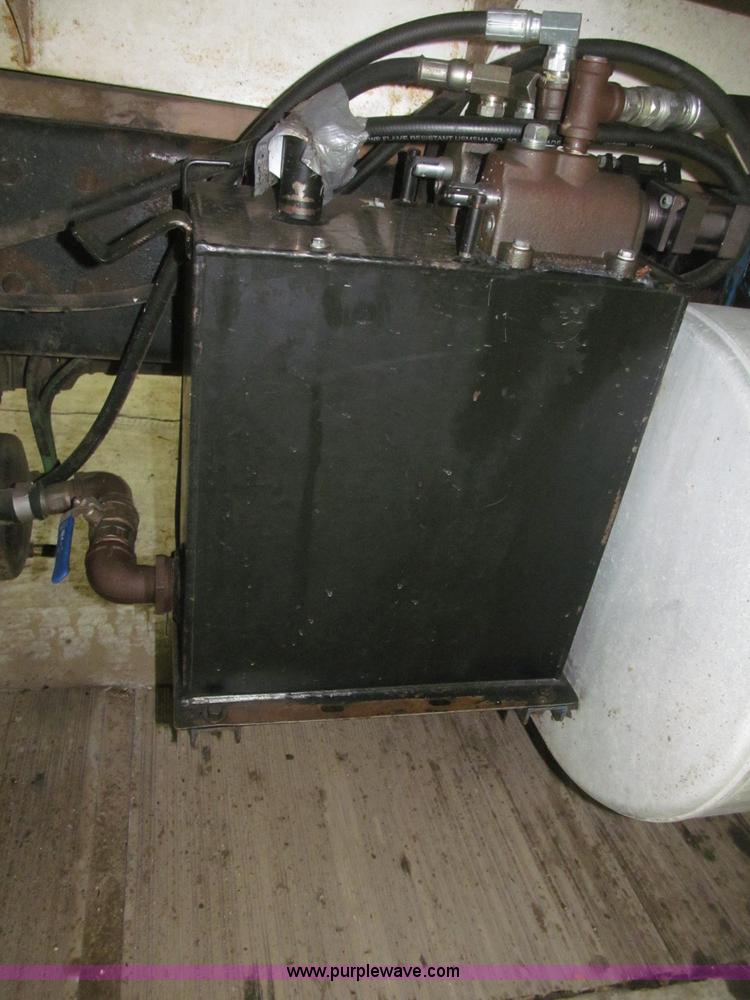 image for item B5405 1993 Freightliner FLD120 silage truck