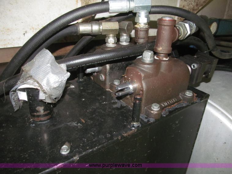 image for item B5405 1993 Freightliner FLD120 silage truck