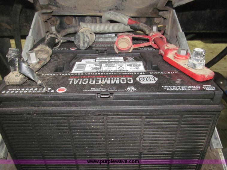 image for item B5405 1993 Freightliner FLD120 silage truck