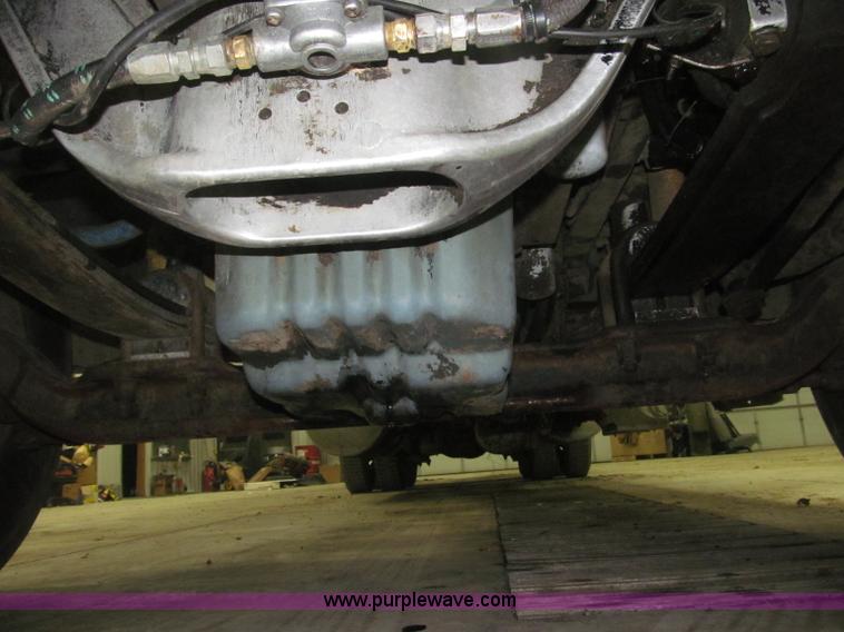 image for item B5405 1993 Freightliner FLD120 silage truck