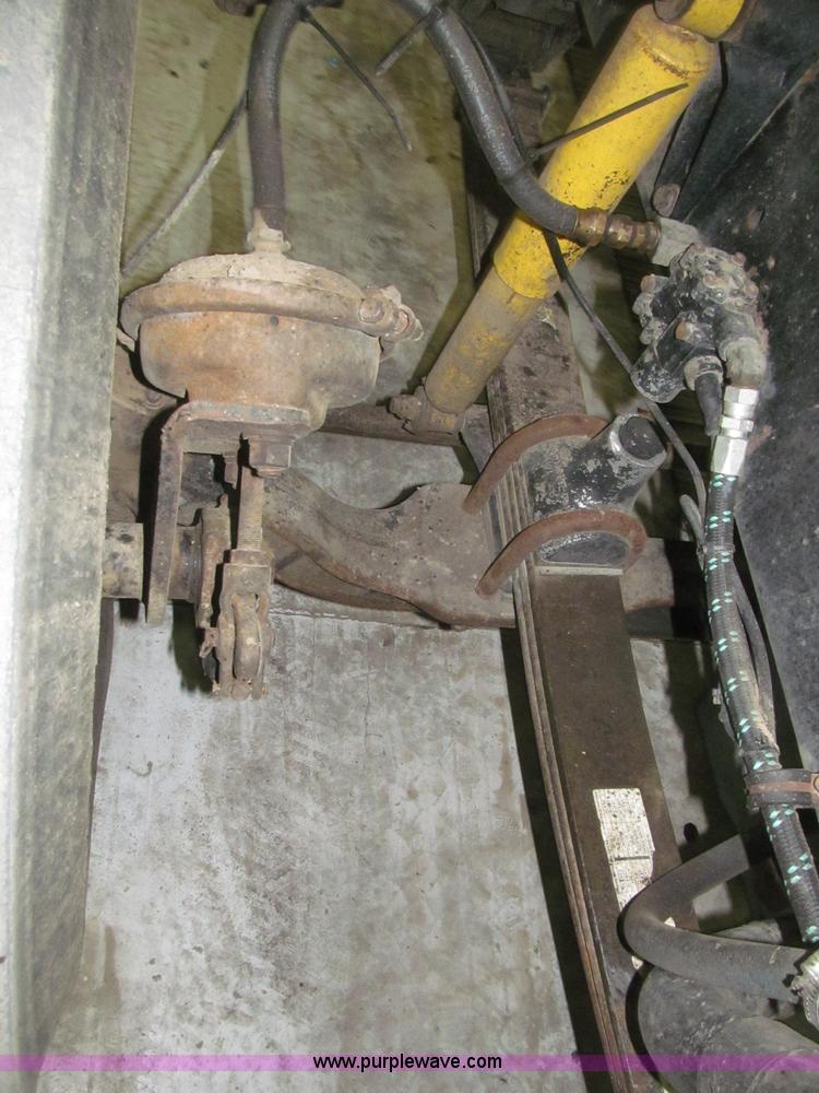 image for item B5405 1993 Freightliner FLD120 silage truck