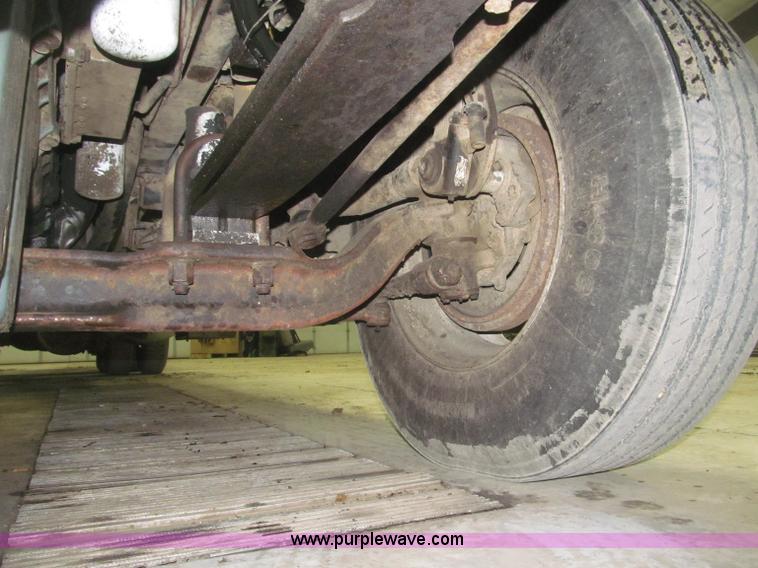 image for item B5405 1993 Freightliner FLD120 silage truck