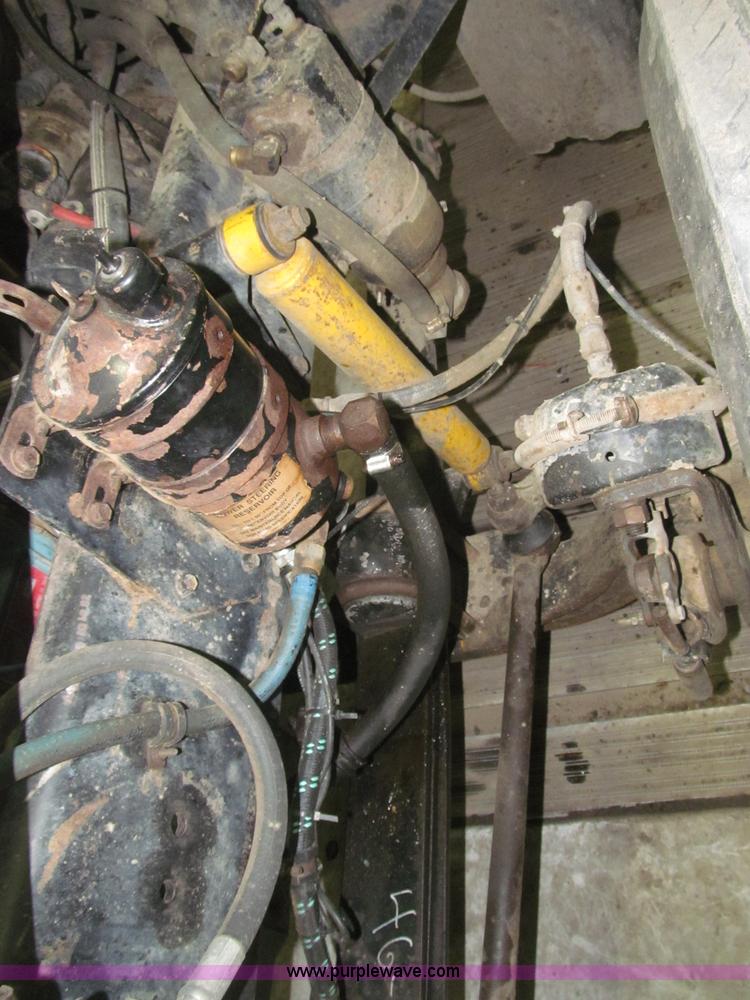 image for item B5405 1993 Freightliner FLD120 silage truck