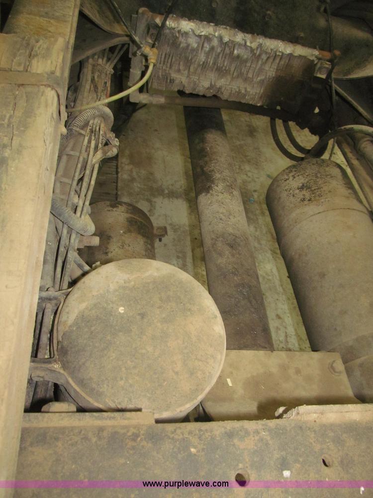 image for item B5405 1993 Freightliner FLD120 silage truck