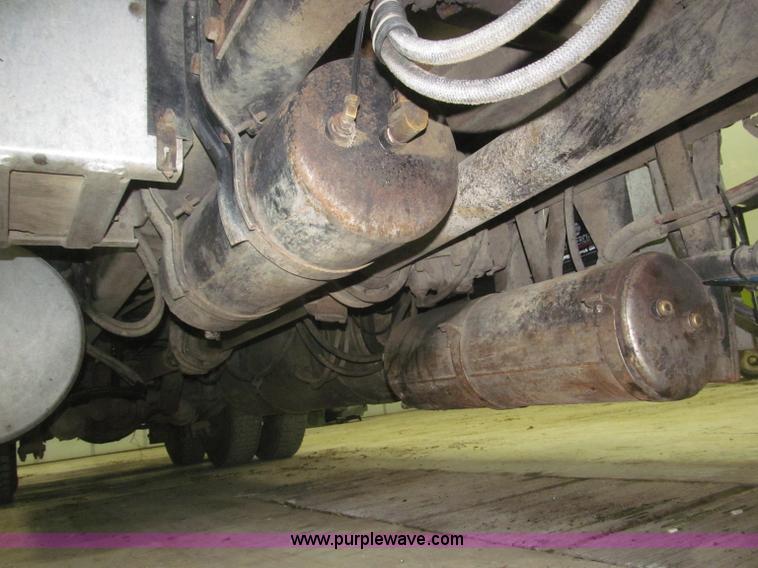 image for item B5405 1993 Freightliner FLD120 silage truck