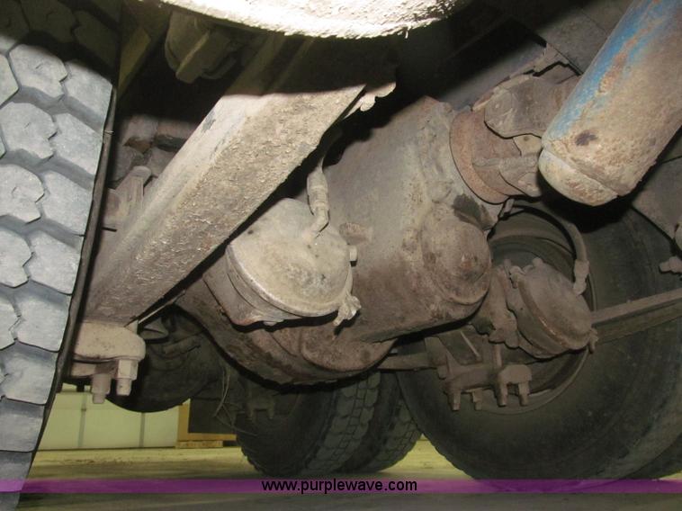 image for item B5405 1993 Freightliner FLD120 silage truck