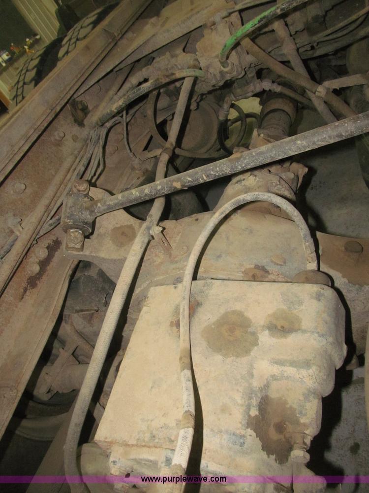 image for item B5405 1993 Freightliner FLD120 silage truck