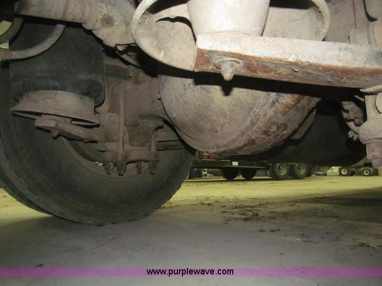 image for item B5405 1993 Freightliner FLD120 silage truck