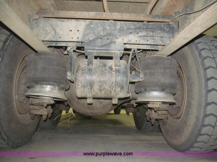 image for item B5405 1993 Freightliner FLD120 silage truck