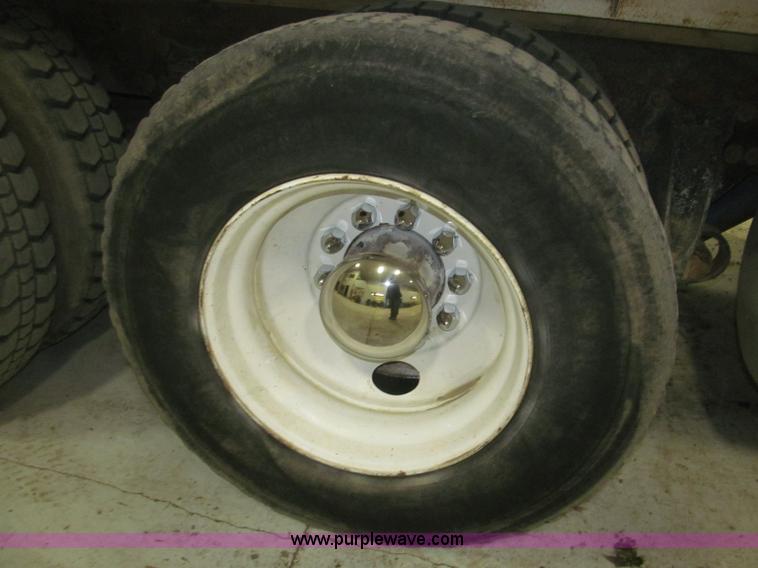 image for item B5405 1993 Freightliner FLD120 silage truck