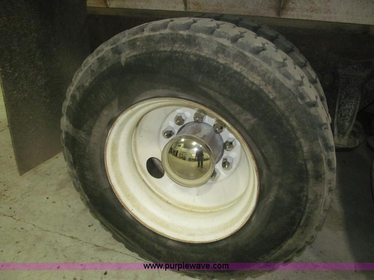 image for item B5405 1993 Freightliner FLD120 silage truck