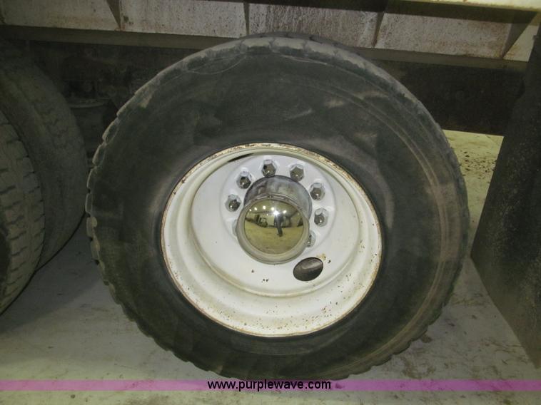 image for item B5405 1993 Freightliner FLD120 silage truck