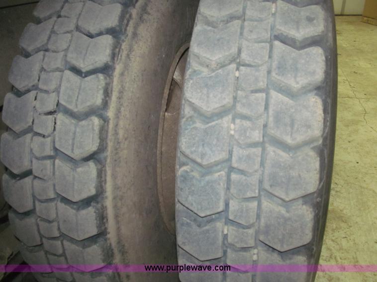 image for item B5405 1993 Freightliner FLD120 silage truck