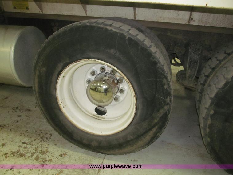 image for item B5405 1993 Freightliner FLD120 silage truck