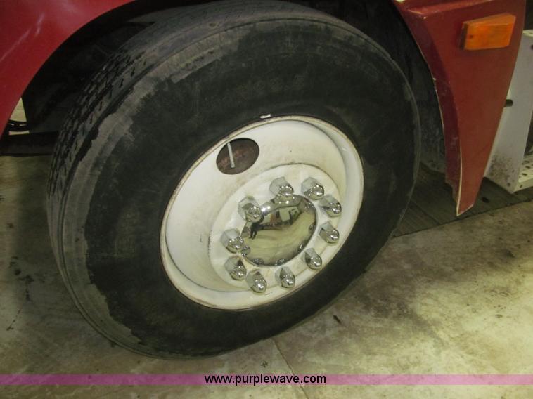 image for item B5405 1993 Freightliner FLD120 silage truck