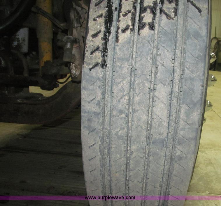 image for item B5405 1993 Freightliner FLD120 silage truck