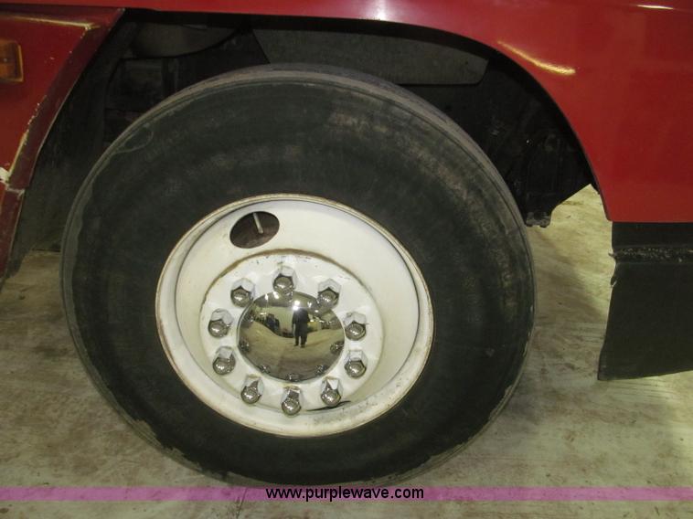 image for item B5405 1993 Freightliner FLD120 silage truck