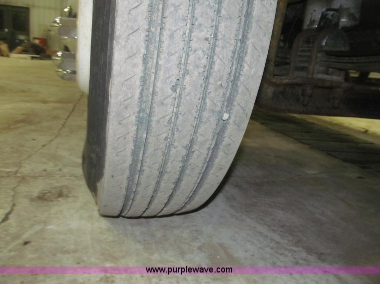 image for item B5405 1993 Freightliner FLD120 silage truck