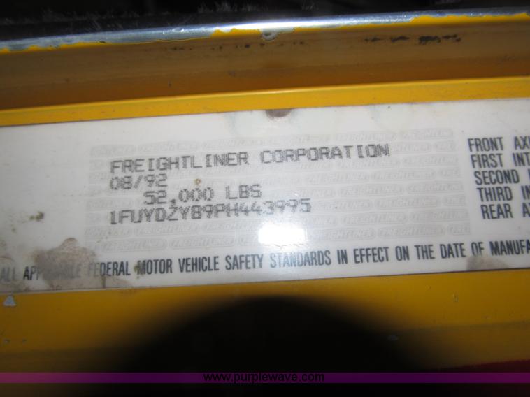 image for item B5405 1993 Freightliner FLD120 silage truck